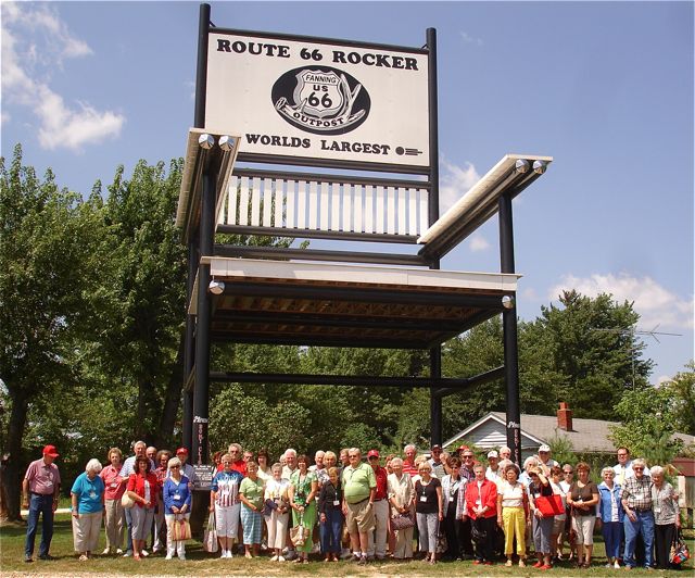 world-s-largest-rocker-at-the-fanning-outpost-general-store-cuba-mo