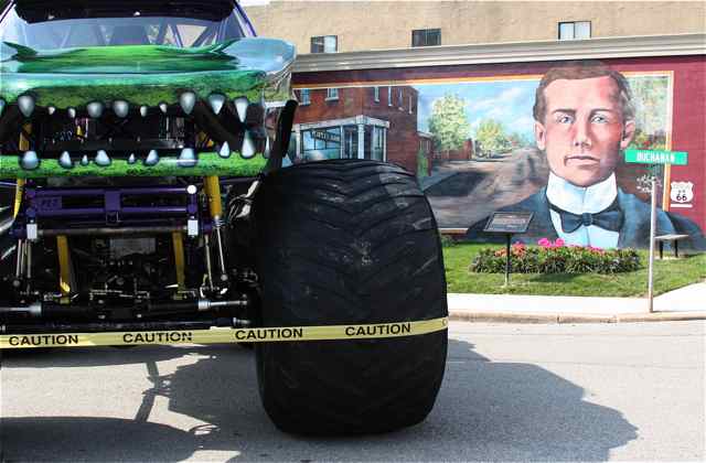 The A.J. Barnett mural provides an interesting backdrop for this monster truck. Barnett owned the first Model T in Cuba.