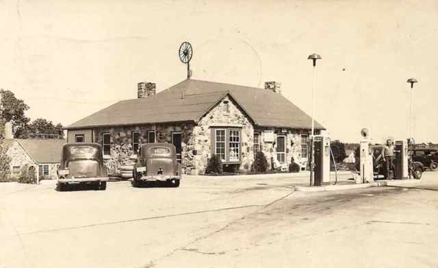 This vintage shot of the Wagon Wheel Cafe building from the late 30s was recently acquired by Rt. 66 enthusiast Joe Sonderman.