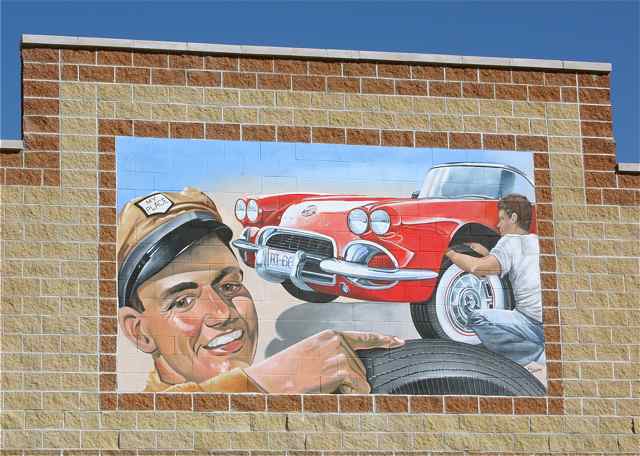 Another bright addition to Route 66 draws photographers.