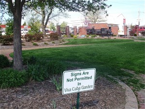 Jay Leno would get a kick out of this sign.