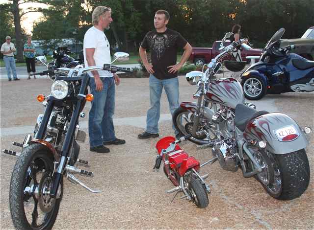 Rick Damouth of Cuba and Henry Cole of the Travel Channel discuss their bikes.
